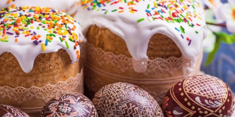 Великодня паска з горіхами та цукатами