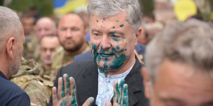 Порошенко та Синютка не підписали петицію про Парубія