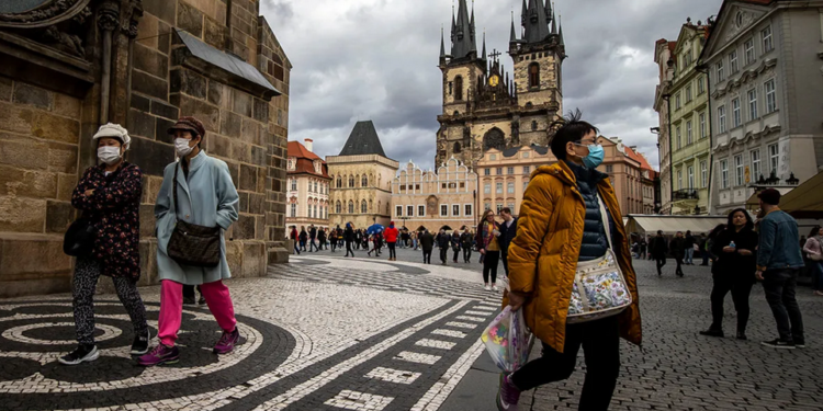 Словаччина і Чехія запроваджують локдаун для невакцинованих