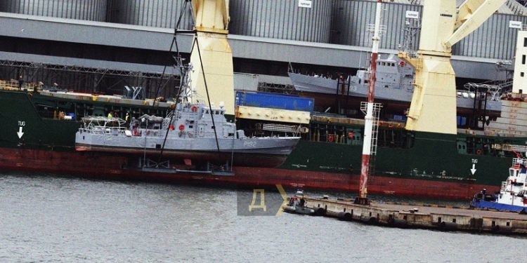 Прибулі зі США українські патрульні катери “Суми” та “Фастів” спустили на воду (фото)