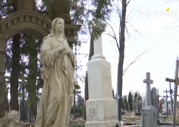 У Хмельницькому на цвинтарі відкрили кав’ярню з кінотеатром