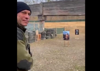 У день звільнення Києва від загарбників Кива розстріляв портрети Бандери та Шухевича (відео)