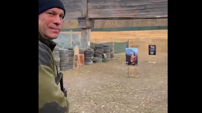 У день звільнення Києва від загарбників Кива розстріляв портрети Бандери та Шухевича (відео)