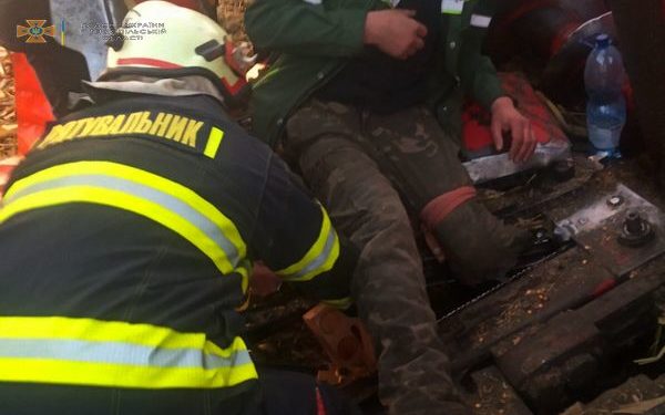 На Тернопільщині комбайнерові, який збирав кукурудзу, відтяло ногу
