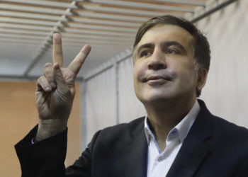 Саакашвілі перевезли у військовий шпиталь у Горі, він погодився припинити голодування