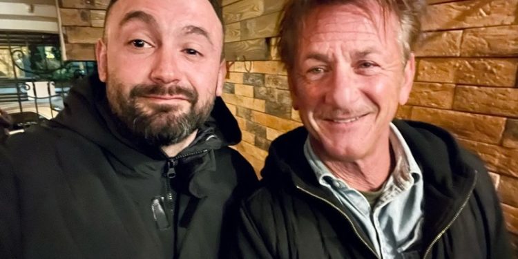 Голлівудський актор Шон Пенн таємно прилетів в Україну і планує відвідати Донбас (відео)