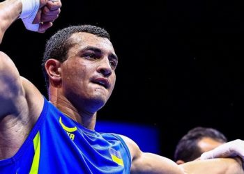 Український боксер Захарєєв переміг росіянина Мусаєва і став чемпіоном світу