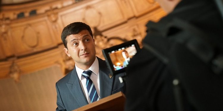 Французько-німецький телеканал почав показ серіалу із Зеленським