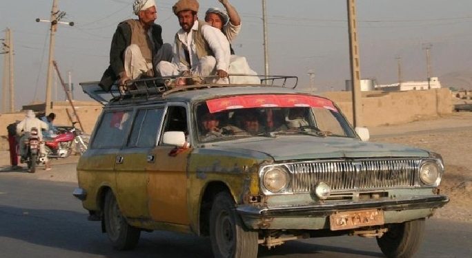 “Талібан” заборонив слухати музику в машині та возити жінок без хіджабу