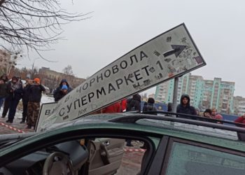 У Луцьку підлітки на Renault Megane втікали від поліції і збили 4 пішоходів на переході (відео)