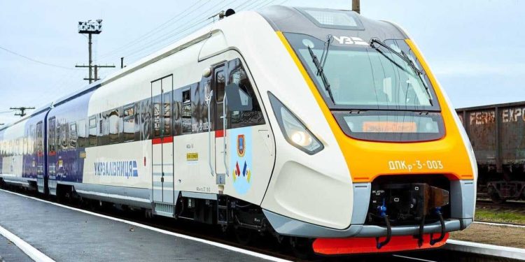 В Одесі закидали камінням новий “Дунайський експрес”