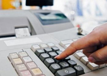 Кабмін дозволив торгівлі у селах працювати без касових апаратів