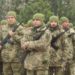Кожен третій українець готовий взяти зброю до рук в разі нападу Росії, – опитування