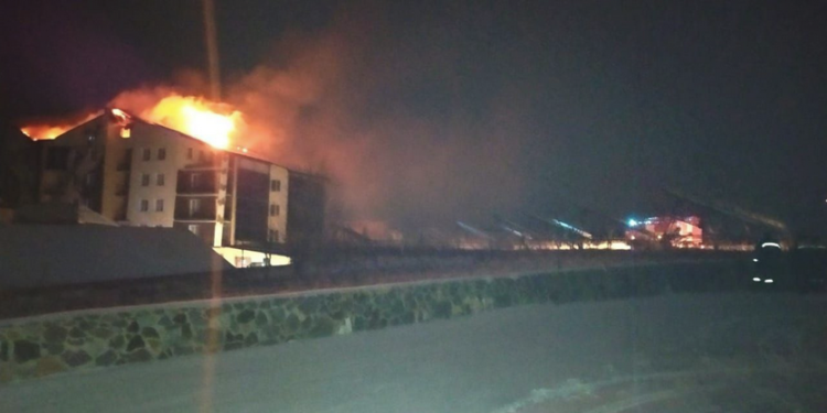 Під Вінницею згорів комплекс “Батерфляй”, у якому відпочивали понад 50 дітей, є жертви (відео)
