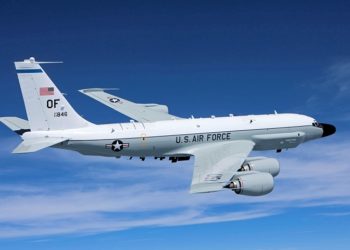 Розвідувальний літак ВПС США вперше кілька годин літав над Україною