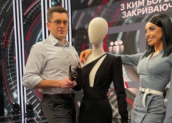 Сукню, через яку звільнили заступника міністра освіти, продали з аукціону за $1 тисячу