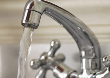 Регулятор дозволив підвищити тарифи на воду з 1 січня: де і на скільки