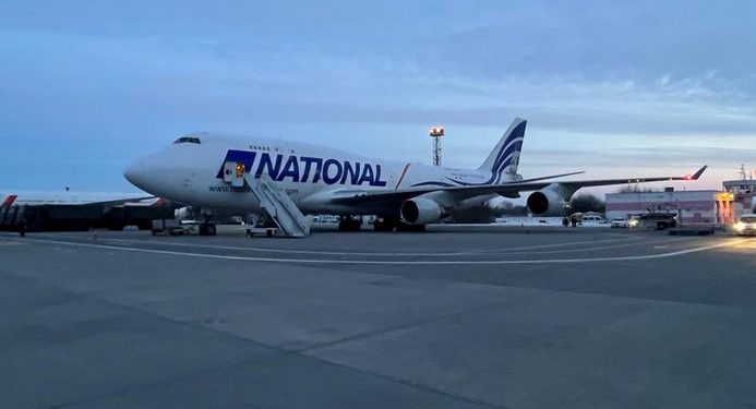 У Києві сів літак з 80 тоннами американської зброї на борту