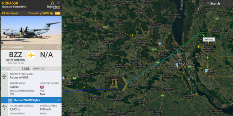 У “Борисполі” приземлився ще один британський літак із військовою допомогою