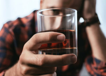 Алкоголь допомагає краще говорити іноземними мовами