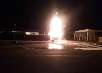 На Полтавщині бус влетів у цистерну з газом на АЗС і згорів (відео)