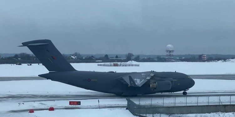 У львівському аеропорту приземлився британський Globemaster зі зброєю, – ЗМІ