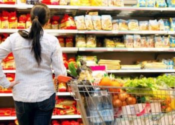 В Україні за рік ціни на продукти зросли на 40%, доходи населення – лише на 3%