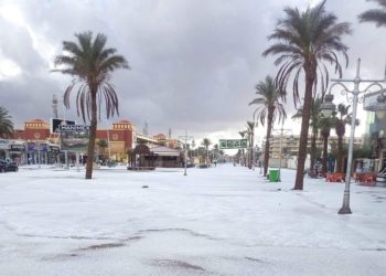 У Єгипті випав сніг, популярний курорт засипало градом з перепелине яйце (відео)