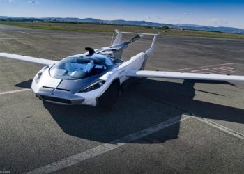 Летючий автомобіль отримав сертифікат придатності у Словаччині (відео)