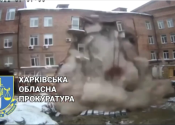 У Харкові обвалилася 4-поверхова будівля, момент потрапив на камери (відео)