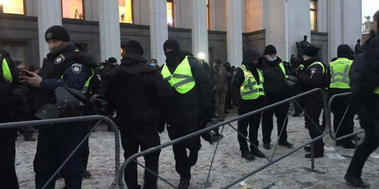Під час сутичок під Радою, де мітингували ФОПи, постраждала 21 особа