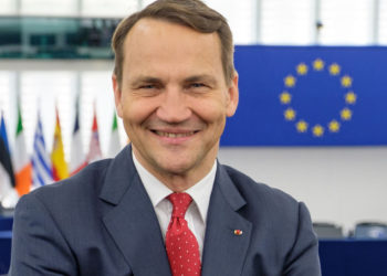 Ексглава МЗС Польщі пригрозив «дати по яйцях» Росії