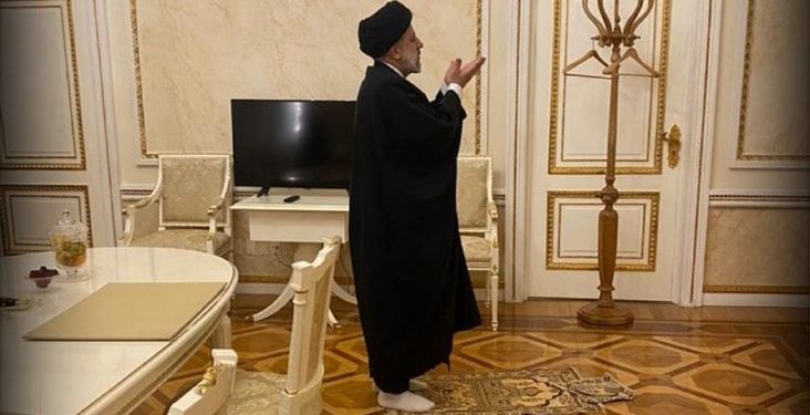 Президент Ірану здійснив намаз у Кремлі після переговорів із Путіним