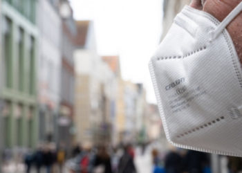 У Румунії за носіння тканинної маски штрафуватимуть на $570