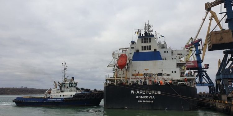 В Україну прибуло судно з вугіллям з Австралії