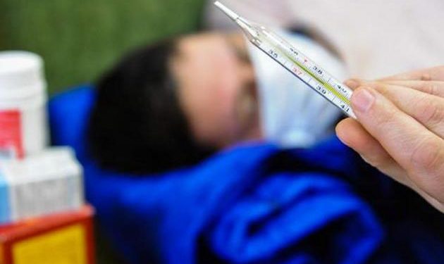 Українці все частіше одночасно хворіють і на COVID, і на грип: симптоми