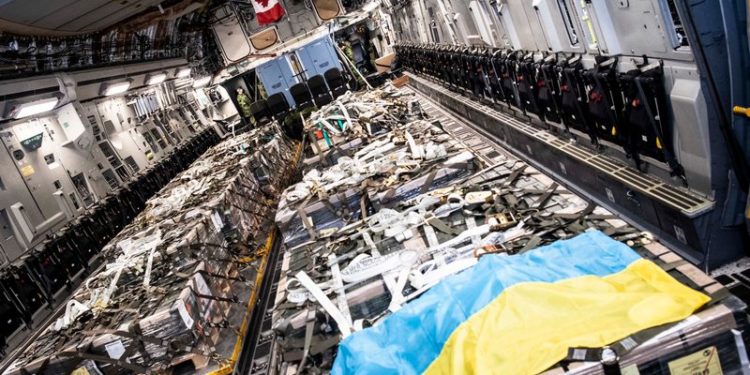 В Україну доставили другу партію летальної військової допомоги від Канади