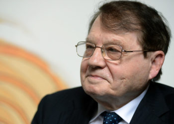 Помер французький вірусолог, який відкрив ВІЛ