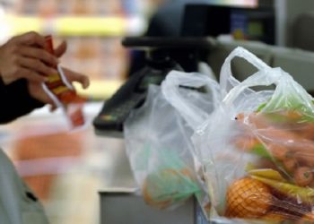 Пакети “маєчки” зникнуть з магазинів з листопада 2022 року