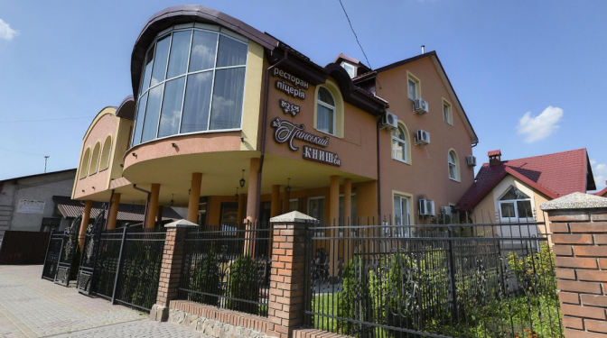 Власника ресторану піді Львовом, де отруїлося понад 20 людей, оштрафували на 17 тис. гривень