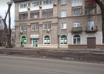 У Дніпрі озброєний чоловік пограбував відділення “ПриватБанку”