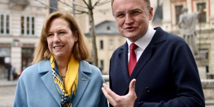 Садовий зустрівся із Квін, щоб домовитися про відкриття Генконсульства США у Львові