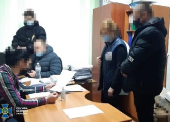 У Хмельницькому дві лікарки і медсестра заробили майже 7 млн грн на фальшивих COVID-сертифікатах