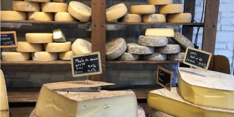 В окупованій РФ Алушті спалили десятки кілограмів сирів та ковбас із Європи