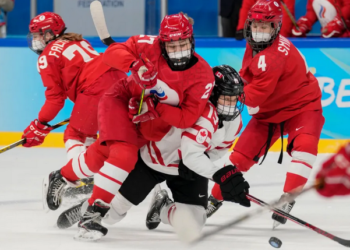 На Олімпіаді в Пекіні хокеїстки грали у масках, бо перед матчем з канадійками у росіянок не виявилося тестів на ковід