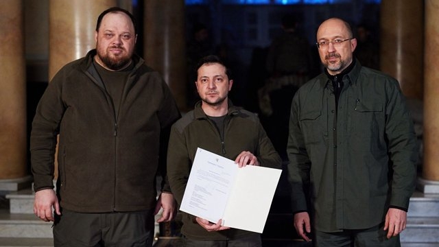 Зеленський офіційно підписав заявку на членство України в ЄС