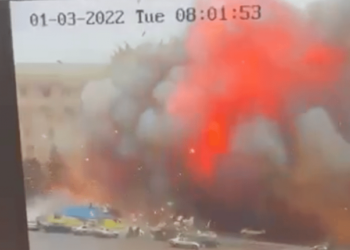 Ракетний удар РФ по площі Свободи у Харкові знищив консульство Словенії (відео)