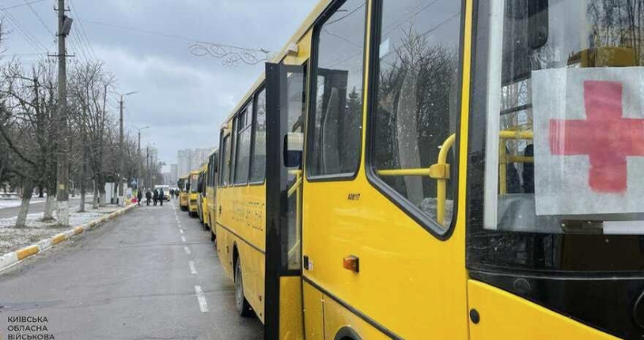 Окупанти з міномета обстріляли евакуаційну колону з Гостомеля, є жертви