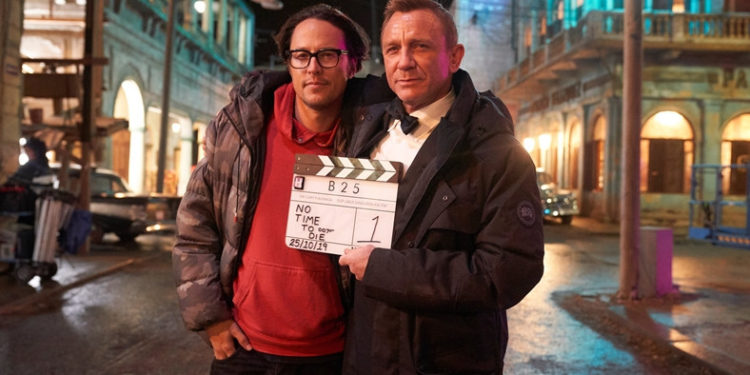 Режисер фільму про Джеймса Бонда “007: Не час помирати” приїхав в Україну, щоб допомагати киянам