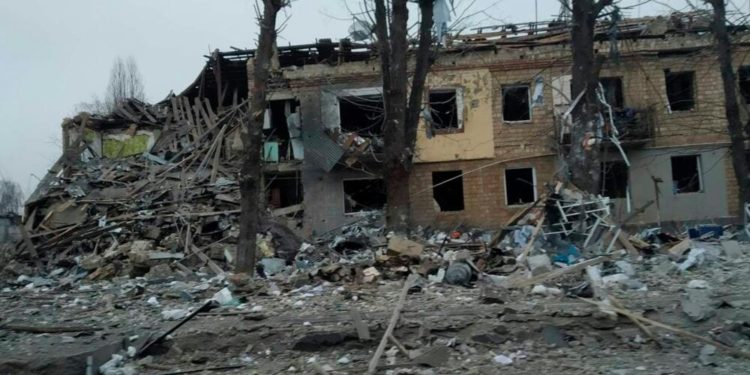 На Київщині рятувальники евакуювали понад 200 людей, які більше двох діб були заблоковані під завалами будівель